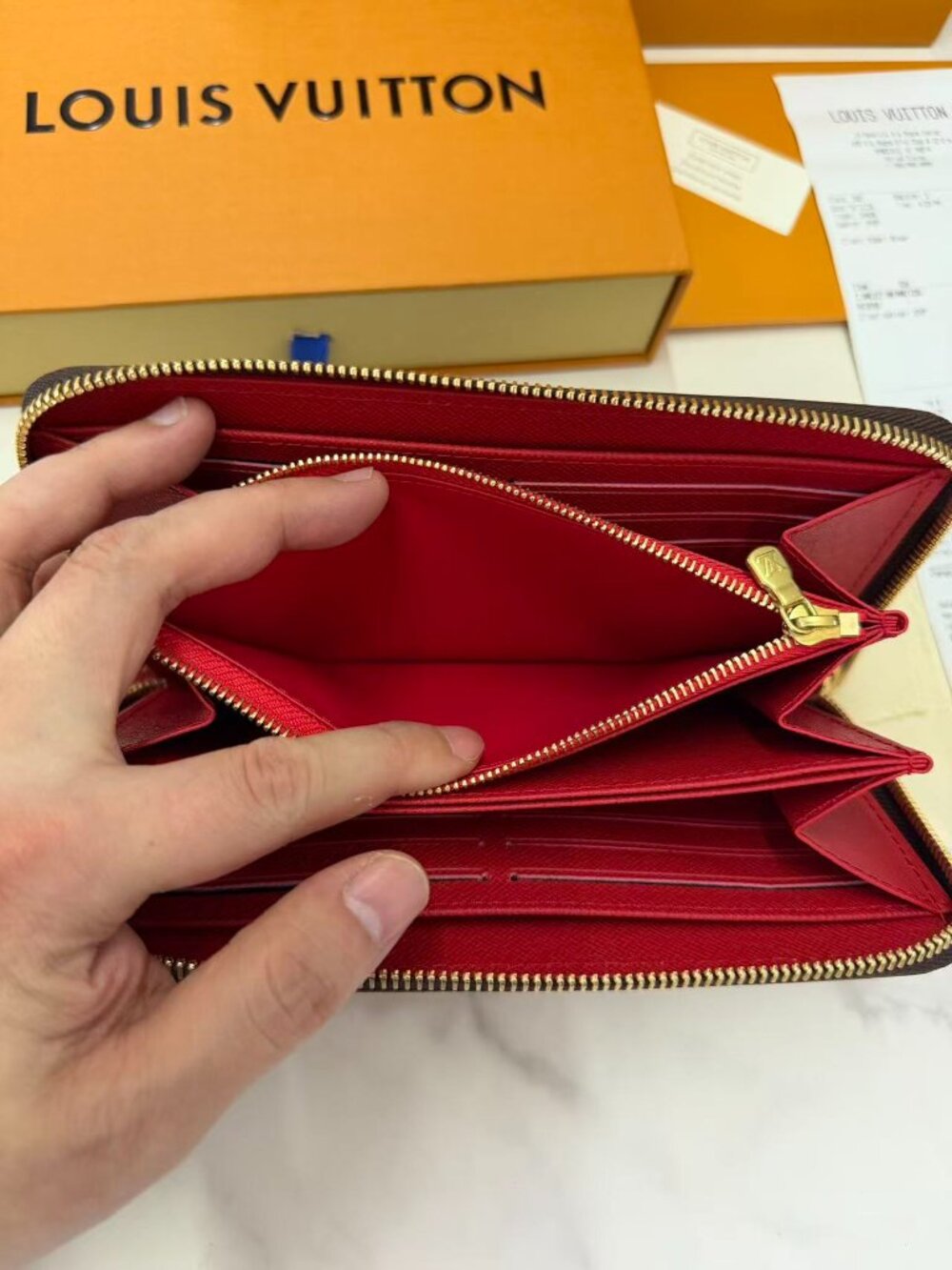 Louis Vuitton Zippy Wallet - Picture 14 of 16